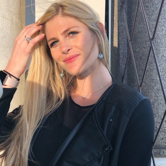 Meet your Posher, Rachel - Picture 1 of 1